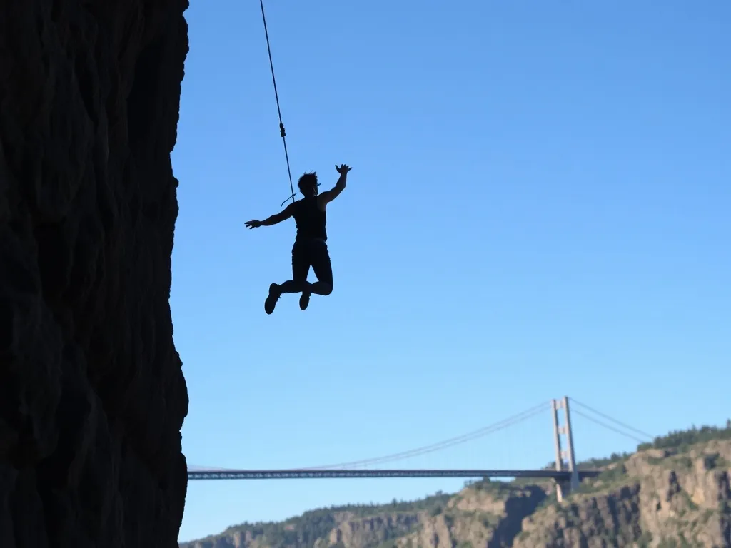 Ile kosztuje skok na bungee? Sprawdź ceny i lokalizacje!