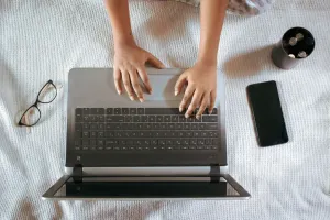 Jak laserowa korekcja wzroku wpływa na komfort pracy przy komputerze?