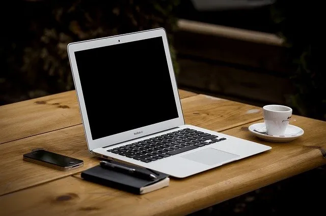Poradnik: jaki laptop do 1000 zł kupić?